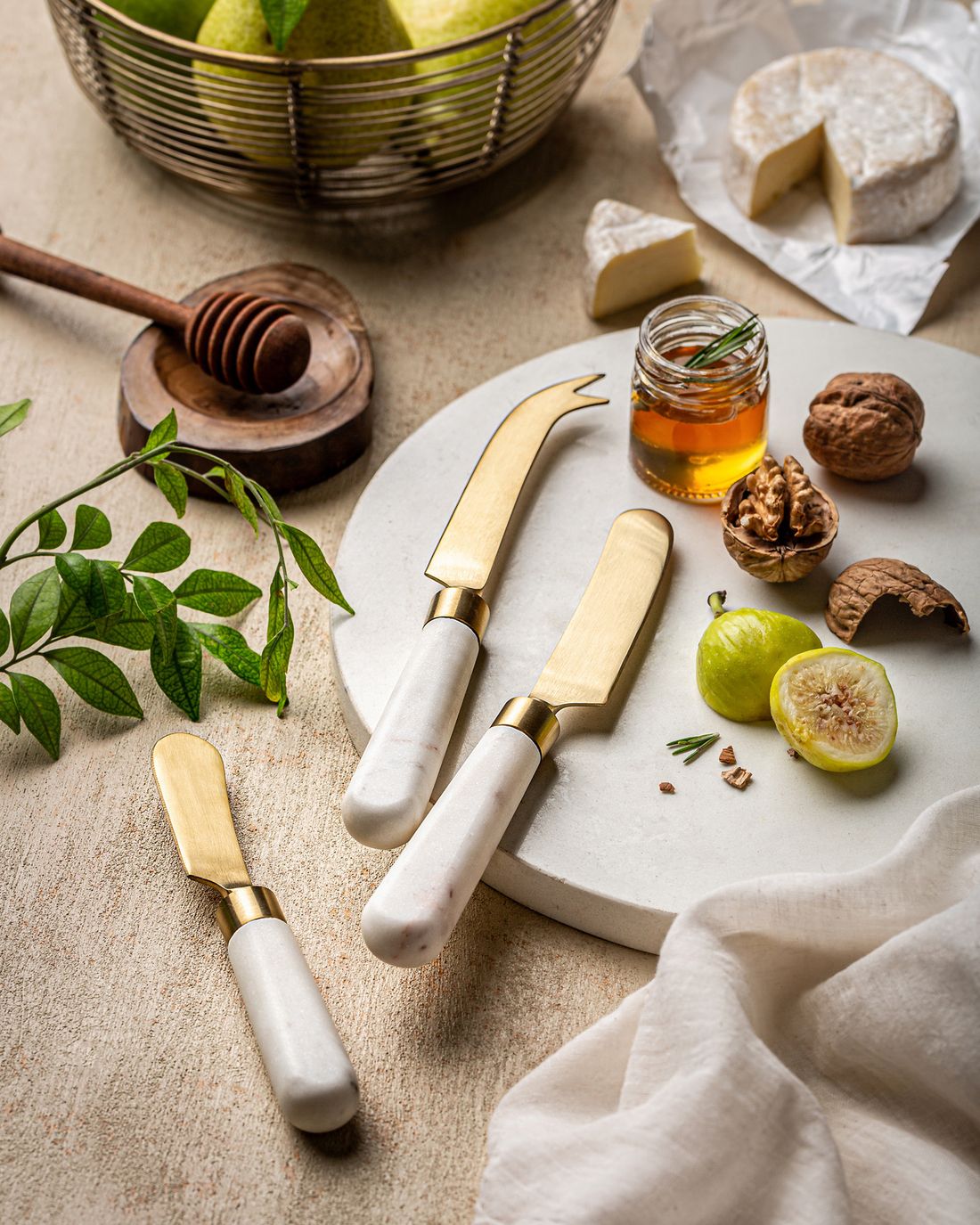 Brass-handle cheese knife with honey and figs